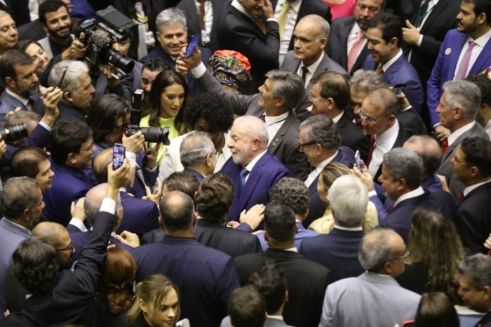 Lula é recebido por parlamentares no Plenário da Câmara dos Deputados - (Foto: Gerdan/Câmara dos Deputado)