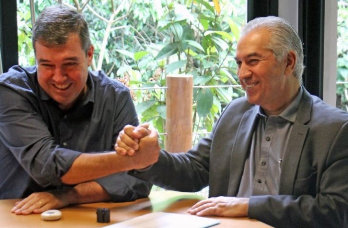 Eduardo Riedel toma posse como governador neste domingo