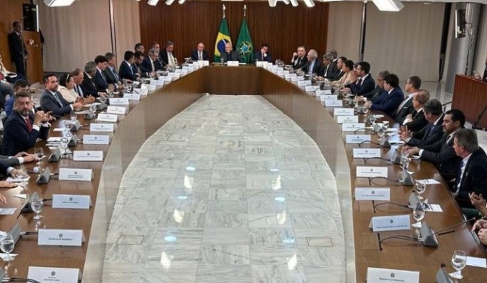 Eduardo Riedel participa de reuniões no Palácio do Planalto e STF e repudia atos de vandalismo