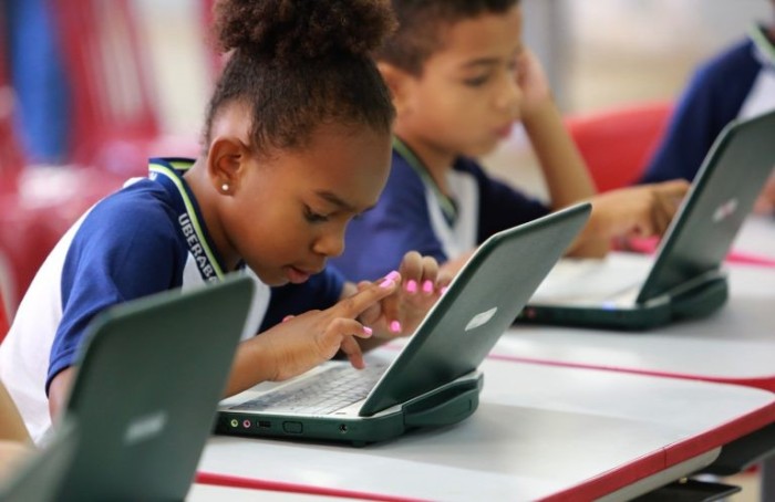 Estado deverá oferecer internet banda larga em toda a rede pública de ensino - (Foto: Enerson Cleiton/Prefeitura de Uberaba-MG)