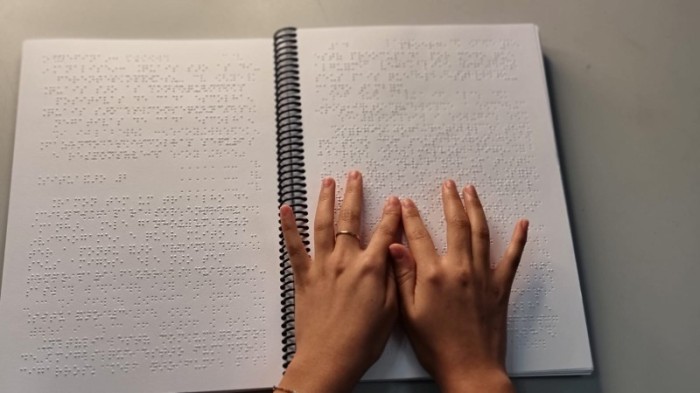 Alunos do Instituto São Rafael recebem cartilha sobre prevenção às drogas e à violência em Braille 