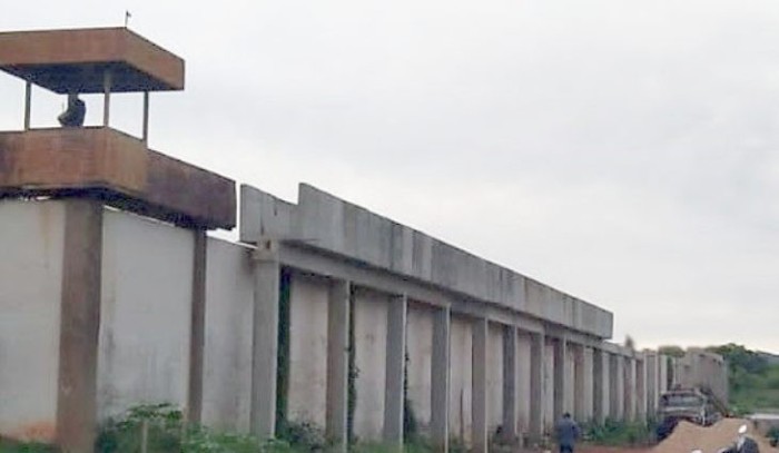 Presídios de Corumbá ganham novas passarelas nas muralhas para maior segurança nos trabalhos da Polícia Penal