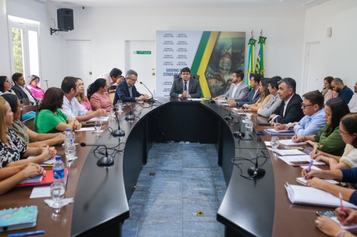 Rafael Fonteles reúne gestores para definir metas da educação no Piauí