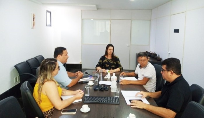 Setades e Prefeitura de Presidente Kennedy debatem projeto do Porto Central 