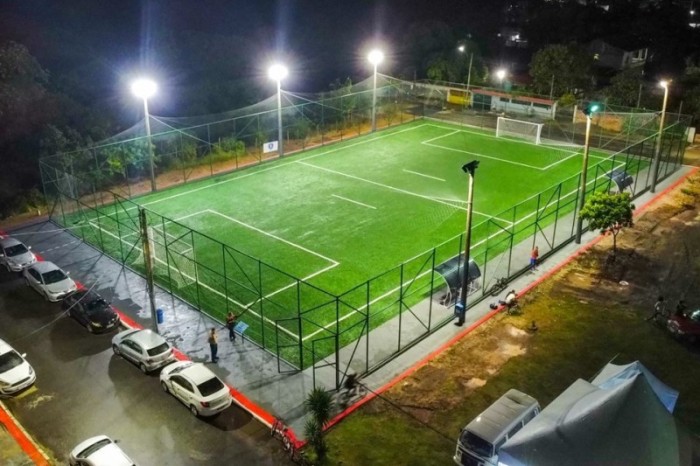 Governo do Estado inaugura revitalização de campo Bom de Bola em Serramar na Serra