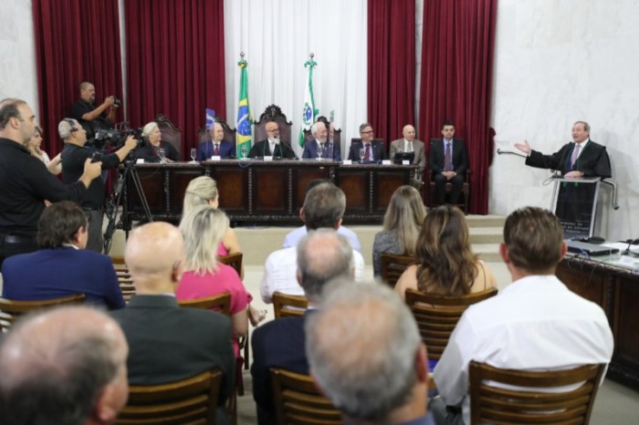 O ex-deputado e ex-prefeito de Pato Branco, Augustinho Zucchi, assume como conselheiro do Tribunal de Contas do Estado do Paraná. / Créditos: Orlando Kissner/Alep