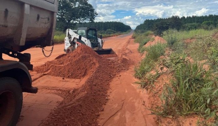 Agesul recupera trecho da MS-320 em Paraíso das Águas que cedeu por causa da chuva