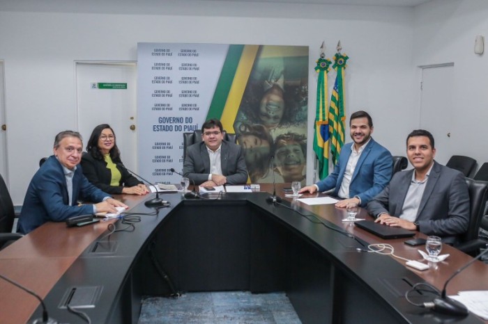 Rafael Fonteles anuncia R$140 milhões a professores até 14 de fevereiro