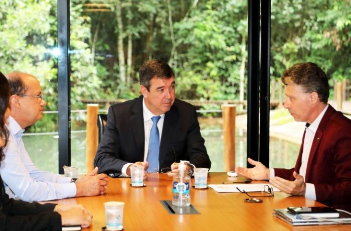 Governador abre diálogo para parcerias em diferentes setores com a UFGD