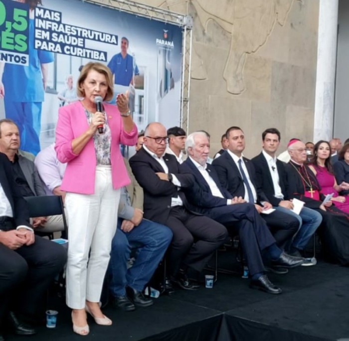 Deputado Márcia Huçulak (PSD) durante evento que liberou recursos para o sistema de Saúde de Curitiba. / Créditos: Simone Muniz