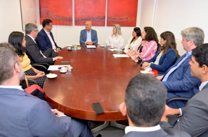 Agência de Regulação recebe a Aneel para discutir projetos de energia sustentável
