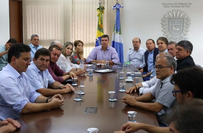 Com um viés municipalista, governador recebe pedidos e demandas de prefeitos