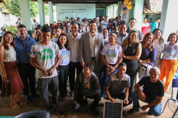 Secretário Washington Bandeira dialoga com alunos e professores de José de Freitas