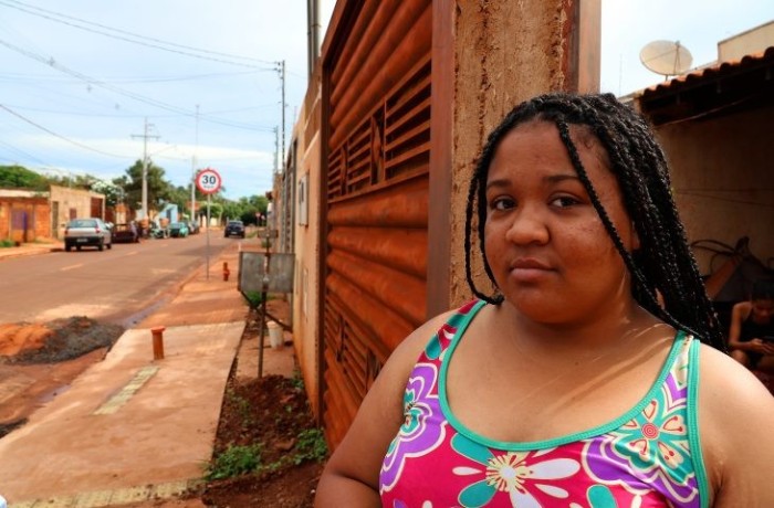 Moradores do Aero Rancho comemoram asfalto feito pelo Governo: “Sem lama e nem barro”