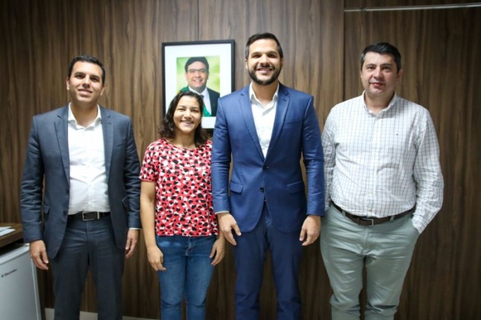 Seduc discute parceria com Sarah Menezes para implementar judô nas escolas