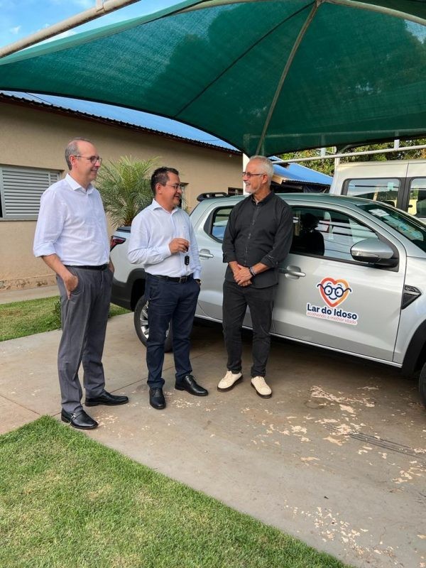 Campanha Declare Seu Carinho entrega veículo ao Lar do Idoso