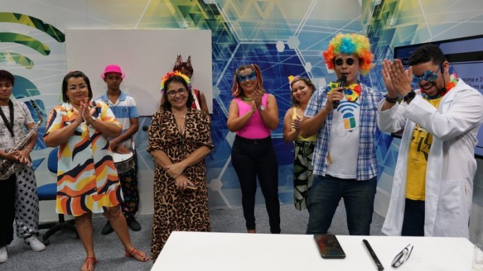 Estúdios do Canal Educação recebem grupo de Carnaval