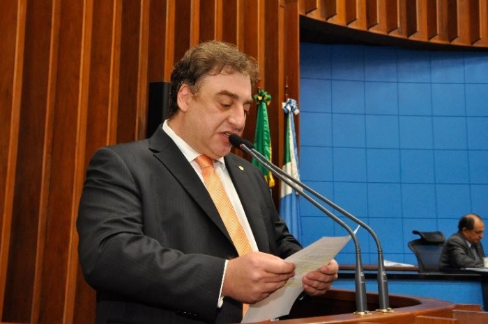 Proposta obriga disponibilidade de assentos às crianças perto de seus responsáveis