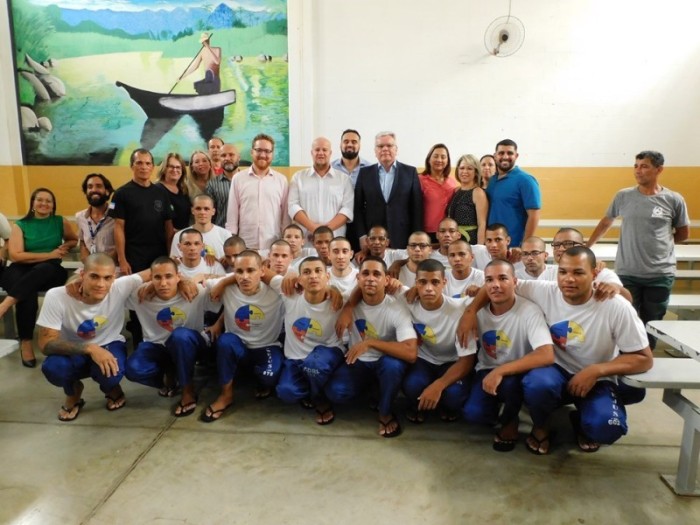 Sejus e Sedu lançam curso técnico integrado à EJA em unidade prisional de Linhares