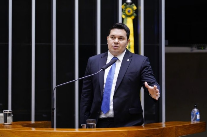 O autor da proposta, deputado Acácio Favacho - (Foto: Pablo Valadares/ Câmara dos Deputados)