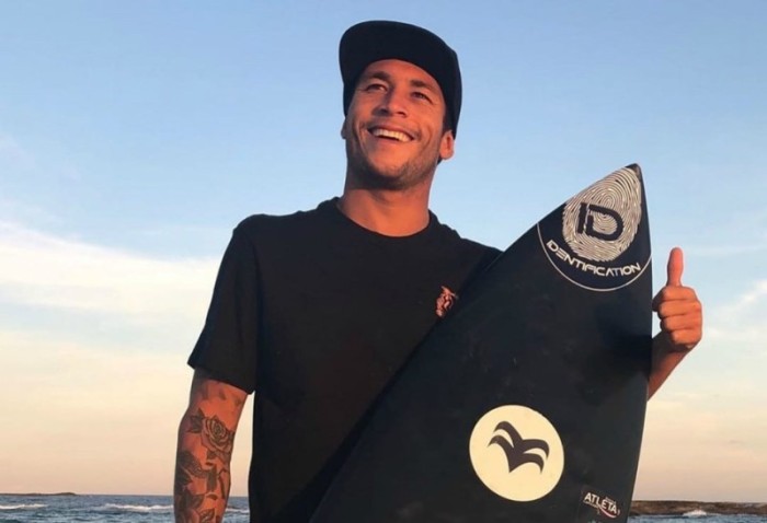 Krystian Kymerson vai em busca do título de torneio de surf em Pernambuco
