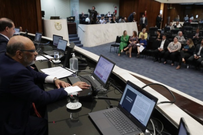 Os números foram apresentados aos deputados estaduais paranaenses na sessão plenária desta terça-feira (28). / Créditos: Dálie Felberg/Alep