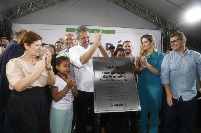 Governo do Ceará entrega duas areninhas no município de Horizonte