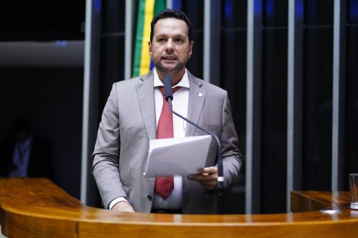 O autor da proposta, deputado Josenildo - (Foto: Pablo Valadares/Câmara dos Deputados)