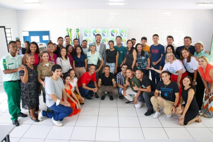 Estudantes do Ceti Dirceu Mendes Arcoverde celebram aprovações para as universidades
