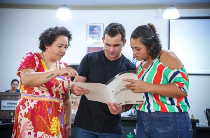 Governo beneficia 189 famílias com títulos de regularização fundiária no interior