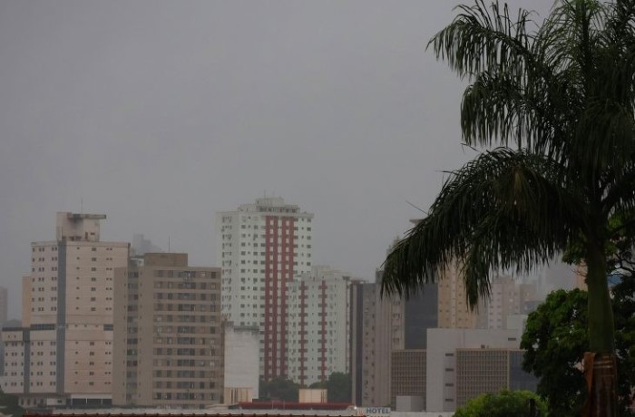 Estado terá céu nublado com pancadas de chuva e trovoadas no sábado