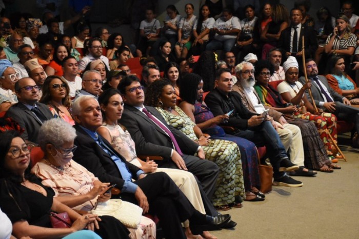Governador e ministra da Cultura assistem à primeira exibição do documentário sobre Esperança Garcia