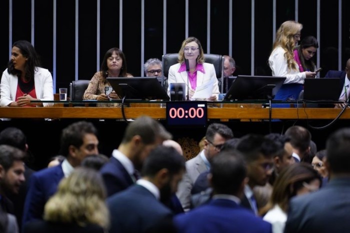 Maria do Rosário presidiu a sessão do Plenário no Dia Internacional da Mulher (8/3) - (Foto: Pablo Valadares/Câmara dos Deputados)