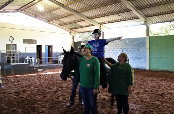 Projeto de equoterapia da PMMS beneficia crianças e adultos em seis municípios