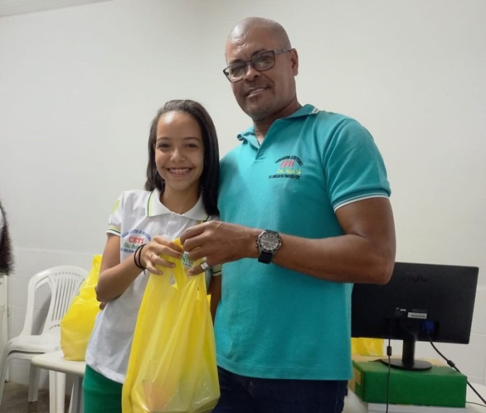 Escolas da rede estadual promovem acesso à higiene íntima com distribuição de kits para estudantes