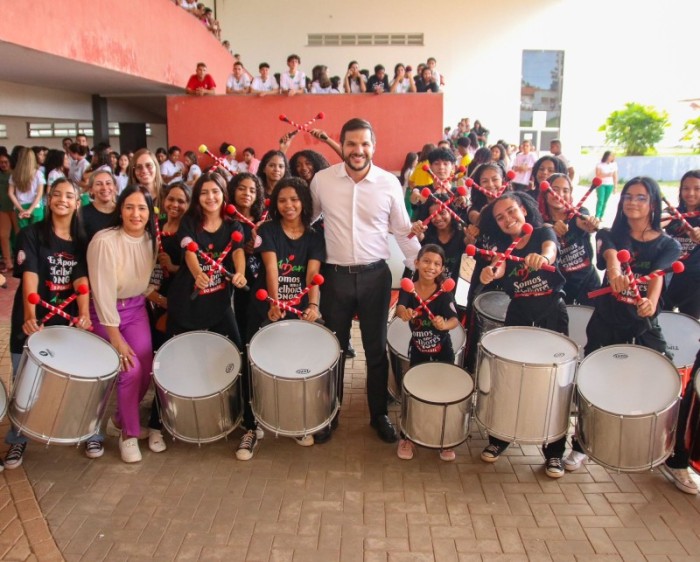 Secretário da Educação visita escola modelo em Esperantina e quer expandir modelo de ensino