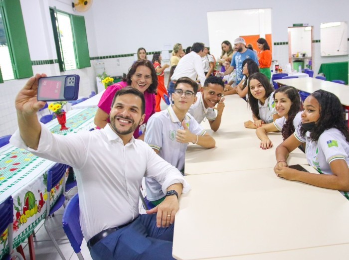 Secretário Washington Bandeira visita escolas em Campo Maior