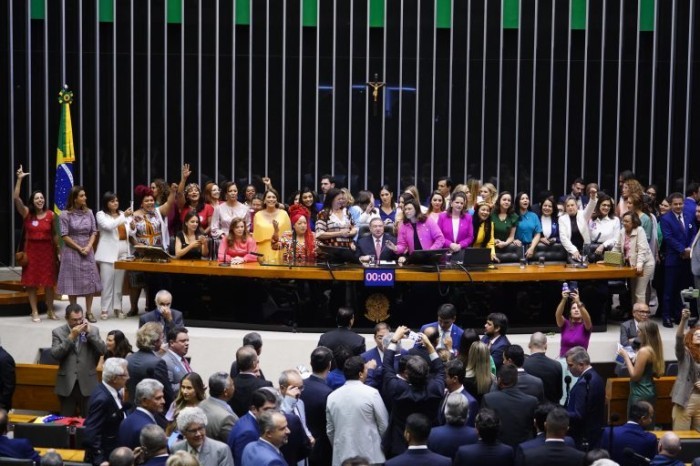 Bancada feminina comemora aprovações de projetos na semana do Dia da Mulher - (Foto: Pablo Valadares / Câmara dos Deputados)