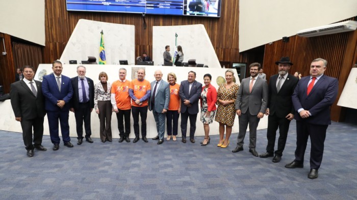 Apresentação ocorreu no início da sessão plenária desta segunda-feira (13). / Créditos: Valdir Amaral/Alep