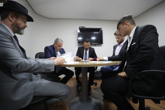 Proposta altera pontos da Lei 18.868/2016, que cria diretrizes para o uso de dispositivo de segurança preventiva para pessoas em situação de violência. / Créditos: Valdir Amaral/Alep