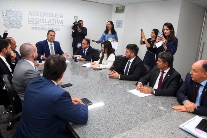 Deputados elaboram requerimento solicitando recurso da União para indenização de terras
