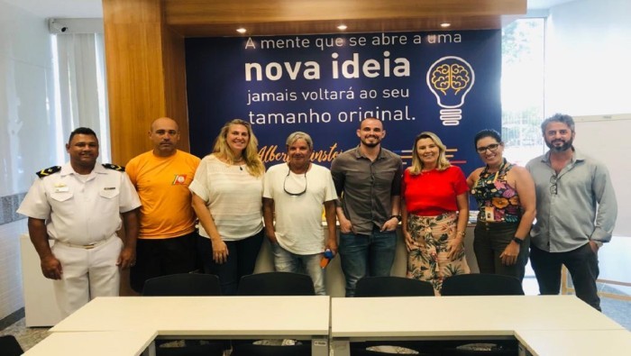 Matheus Linhares (ao centro, de camisa cinza escuro) e outros técnicos da ação reunidos. Crédito: divulgação