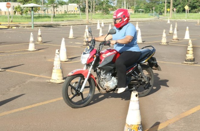 Detran-MS dá início à operação tapa buracos e vai licitar recape na pista de exames