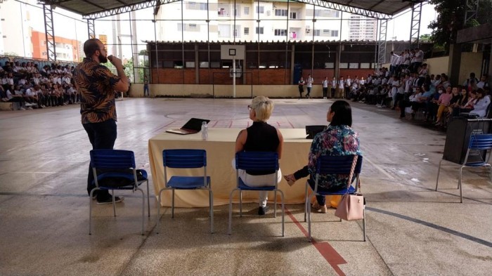 Palestra conscientiza estudantes da rede estadual sobre as consequências do uso do álcool e das drogas