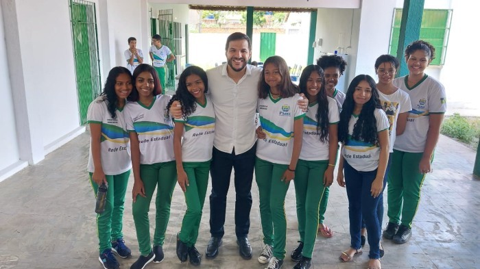 Em Floriano, secretário da Educação anuncia modernização de escolas da regional