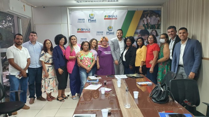 Secretário da Educação recebe representantes do Conselho de Defesa dos Direitos da Mulher