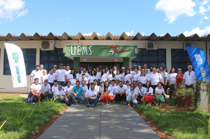 Conheça o Programa UEMS na Comunidade, que oferta conhecimento e ciência para os jovens do estado