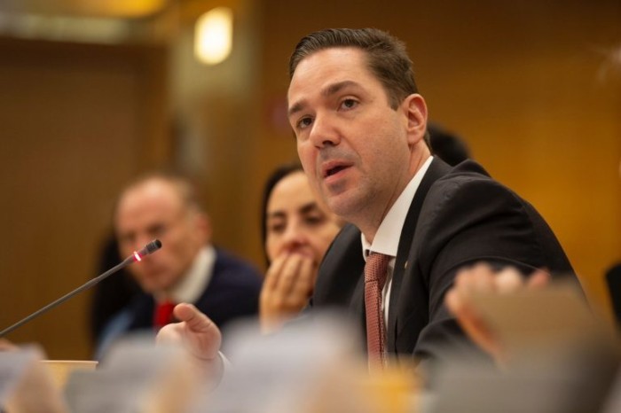 Deputado Eduardo Bismarck participa de reunião da OCDE, em Paris - (Foto: Divulgação)