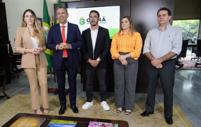 Governador Elmano anuncia reajuste de 14,95% para professores da rede pública estadual