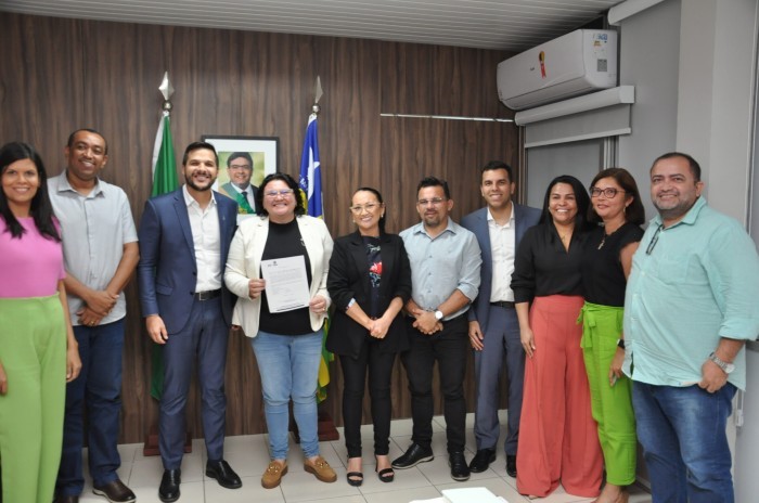 Seduc e Prefeitura de Piripiri firmam parceria para ampliação do transporte escolar